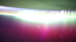 “Aurora denizinde yüzen bir denizkızı gibi”: ISS astronotundan kuyruklu yıldız kareleri geldi