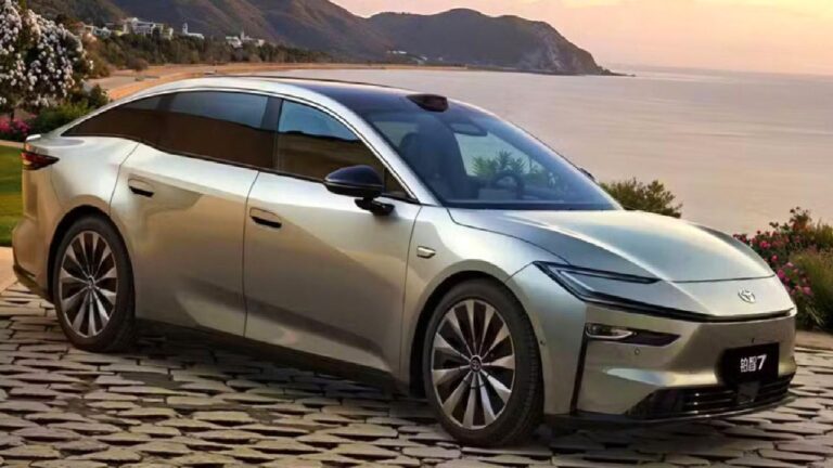 Huawei Teknolojili Toyota bZ7 Elektrikli Sedan Tanıtıldı!