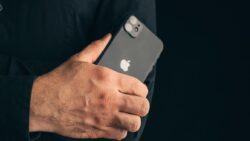 İlk katlanabilir iPhone için geri sayım başladı: iPhone Fold nasıl olacak?