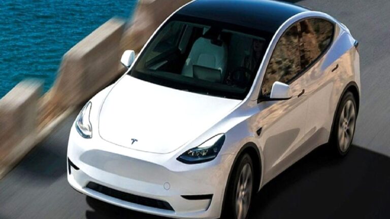 Tesla Apple CarPlay için düğmeye bastı