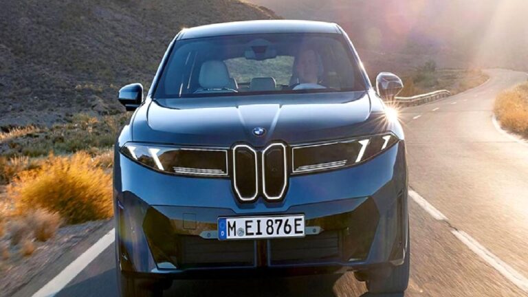 Yeni BMW iX3 805 KM Menzil ve Rekor Şarj Hızıyla Geliyor!