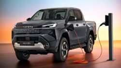 Yeni Toyota Hilux elektrikli versiyonuyla tanıtıldı