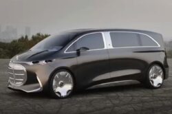Mercedes elektrikli minivanı ile geliyor!