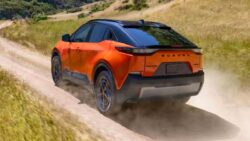 Subaru’nun önden çekişli elektrikli SUV modeli için geri sayım!