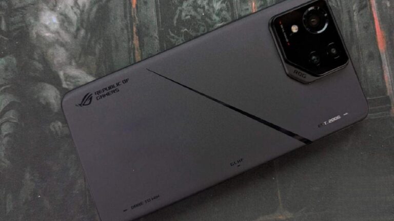 ASUS Akıllı Telefon Devrine Ara Veriyor!