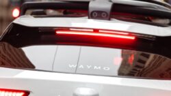 Herkes yapay zekayı suçlamıştı: Bisiklet yolunu kapatan aracın arkasından bakın ne çıktı?