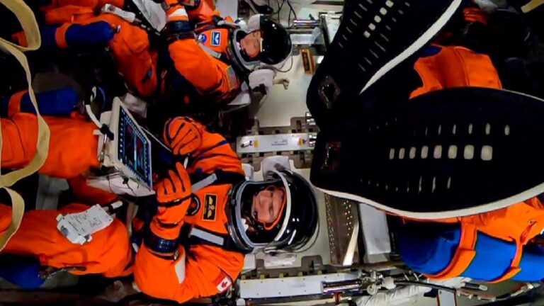 NASA açıkladı: İşte Ay yolcuları yanlarında götüreceği 2.300 parçalık özel koleksiyon