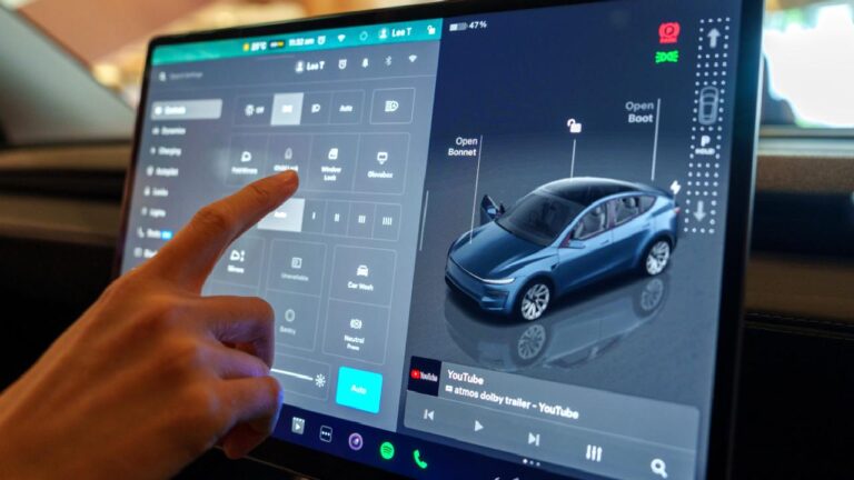 Tesla’dan Apple CarPlay sürprizi: Yıllardır beklenen özellik gizlice yola çıktı