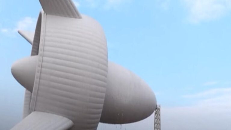 Gökyüzünde süzülen dev zeplin enerji üretmeye başladı