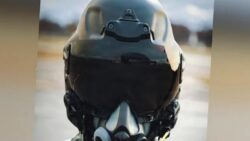 Top Gun pilotlarının 40 yıllık kaskı emekli oldu, yerine bakın ne geldi