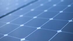 Güneş panellerinin üzerindeki beyaz çizgiler ne işe yarıyor?