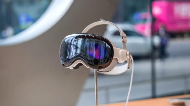 Apple Vision Pro Kararsız Liderlik Nedeniyle Potansiyelini Gösteremiyor