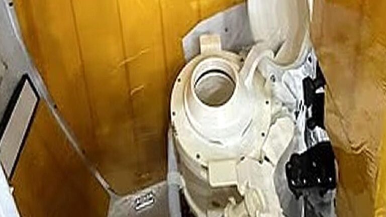 Ay yolculuğunda ilk kriz: Milyon dolarlık uzay tuvaleti arızalandı