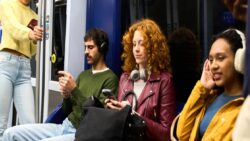 Her yıl 338 kelime daha az konuşuyoruz