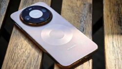 Huawei Yeni Amiral Gemileri için 7.000 mAh Batarya Test Ediyor