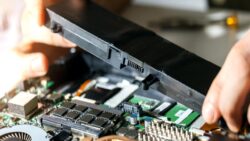 Bataryasız laptop kullanmak doğru mu?