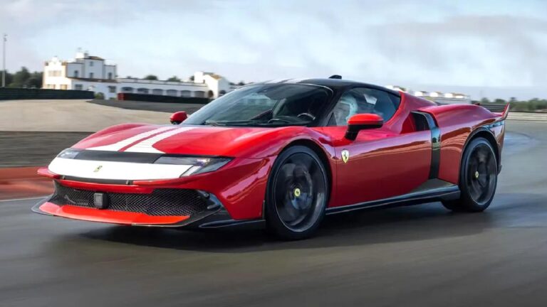 Ferrari’nin Yeni Stratejisi: Hem Elektrikli Hem Benzinli