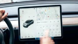 Tesla, Bir Kadını Öldürdüğü İddia Edilen Otopilot Kazası Hakkında Açıklama Yaptı: Suç Otopilotta Değil, Sürücüde!