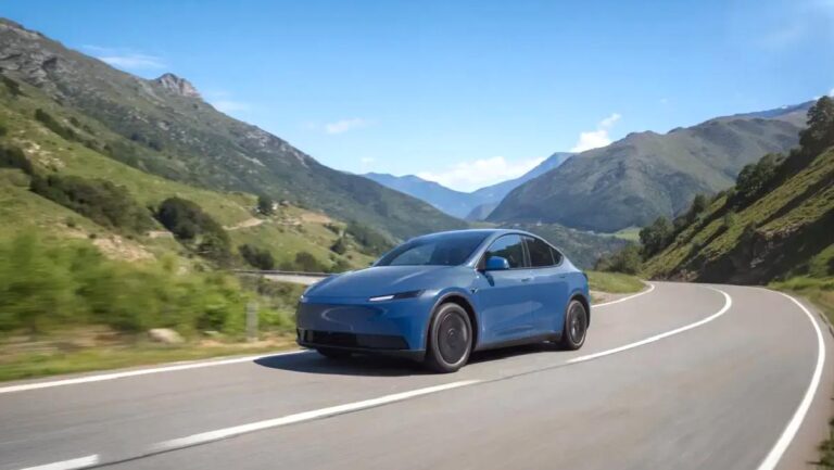 Tesla Model Y Coastal Blue Rengi Avrupa’da Satışta! Türkiye’ye Gelecek mi?