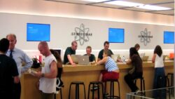 Apple mağazalarında yapay zekâ dönemi: Müşteri görüşmeleri artık özetleniyor