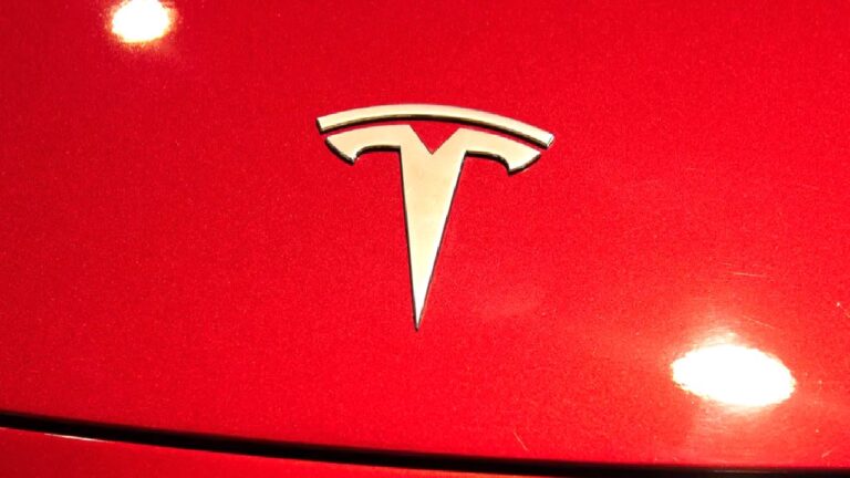 Tesla 10 Milyonuncu Elektrikli Aracını Üretti
