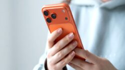 Apple’ın 20. yıl için hazırladığı özel iPhone modeli sızdı