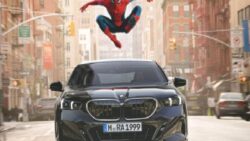 BMW’nin Otomobillerinde Zorla Spider-Man Reklamı Göstermesi Büyük Tepki Çekti [Video]
