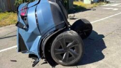 Otonom Sürüş Sırasında Kaza Yapan Bir Tesla, İkiye Bölündü!