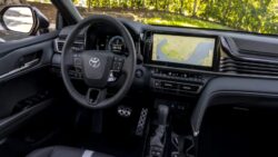 Toyota 500 Binden Fazla Aracı Geri Çağırıyor: Sorun Ekran Yazılımı