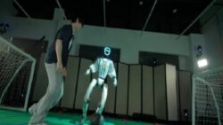 140 Yıllık Sanal Futbol Eğitimi Alan Robot Sahaya Çıktı: Karşınızda “Messinator”!
