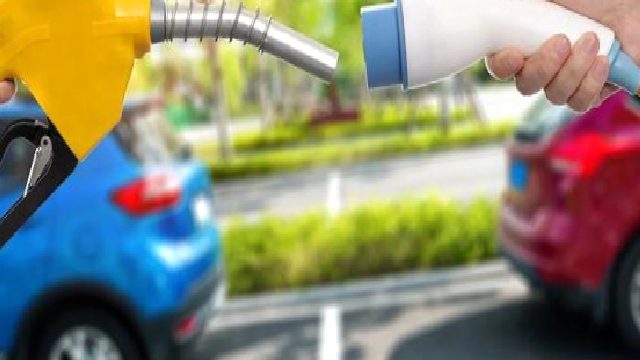 Araştırma: Yüksek Kilometreli Benzinli Araçlar mı Daha Dayanıklı Yoksa Elektrikliler mi?
