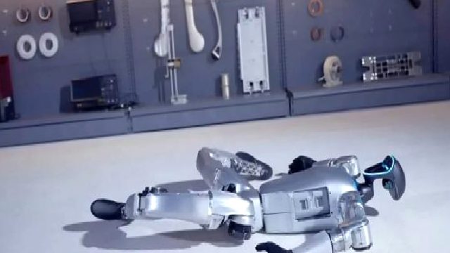 Rusya’da Bir İnsansı Robot, Kendisini İten Müşteriye Saldırdı! [Video]