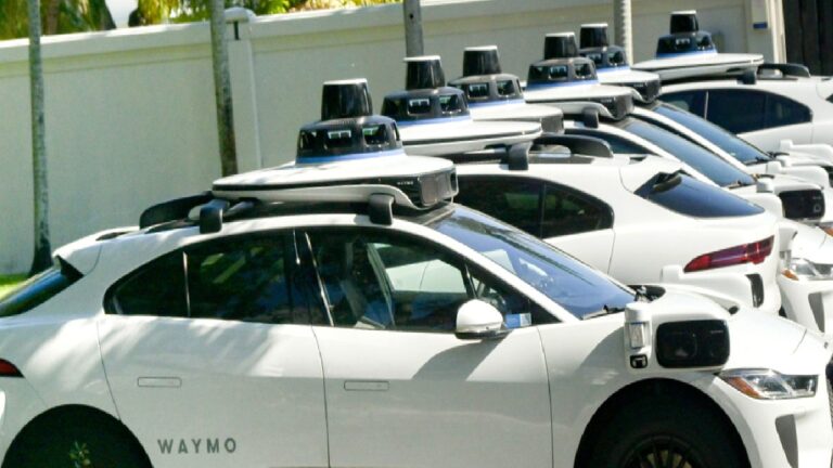 Sürücüsüz araçlar için yeni tehlike: Güneş fırtınaları GPS’i bozabiliyor