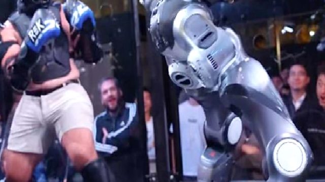 Tarihte İlk Kez Bir İnsan ve 1.80’lik Terminatör Robot Kafes Dövüşü Yaptı: Sizce Kim Kazanmıştır?
