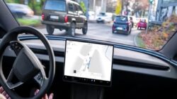 Tesla FSD Avrupa’da büyüyor: Çekya da listeye katıldı
