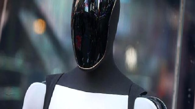 Tesla Optimus’un Üretiminde Sıkıntılar Başladı: Haftalık 20 Bin Robot Üretmek Hayal Olabilir!