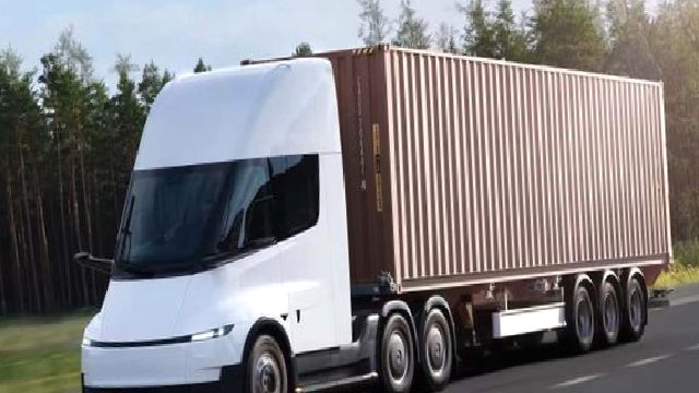 Tesla’nın Tamamen Elektrikli Kamyonu Semi, Sonunda Avrupa’ya Geliyor! İşte İlk Bilgiler