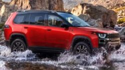 2027 Jeep Cherokee Trailhawk Tanıtıldı: Kompakt SUV Segmentinde İddialı Olacak!