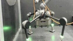 Dört Bacaklı “Kaynakçı Robot” Sosyal Medyayı Salladı!