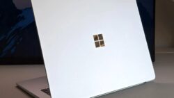 Intel İşlemcili Surface Laptop 15 Yine Öne Geçti