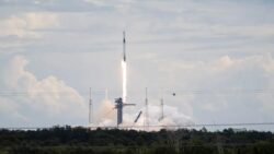 SpaceX’ten yeni rekor: Crew Dragon, UUİ’ye 8 saatten kısa sürede ulaştı