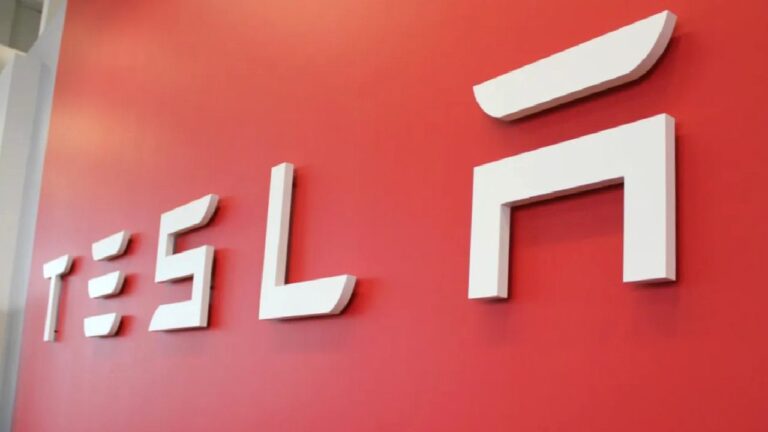 Tesla 486 bin otomobil teslim etti ama geçen yılın rekorunu geçemedi
