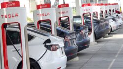 Tesla’dan Supercharger’lar için acil kaçış özelliği