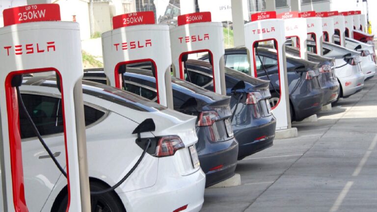 Tesla’dan Supercharger’lar için acil kaçış özelliği